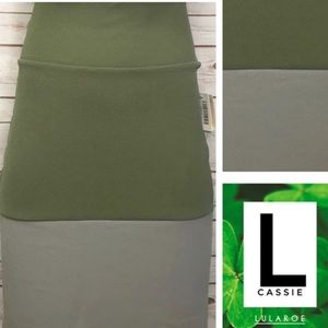 Size L color block grey/green Cassie pencil skirt